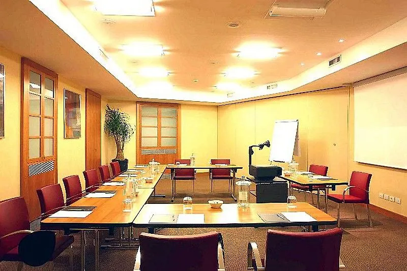**** Hotel Holiday Inn Milan Garibaldi Station By Ihg Italië
